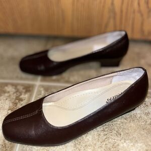 Trotters Women’s Dark Brown Low Heeled Leather Formal/Casual Slip On Shoes Sz-9